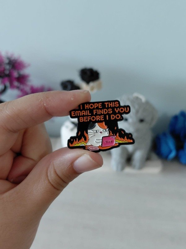 Producto - Pin metalizado - I hope this email finds you before I do #1715