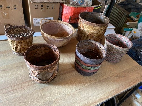Producto - LOTE PORTAMACETAS,CANASTAS DE MIMBRE,MADERA.PRECIO POR TODAS #11448