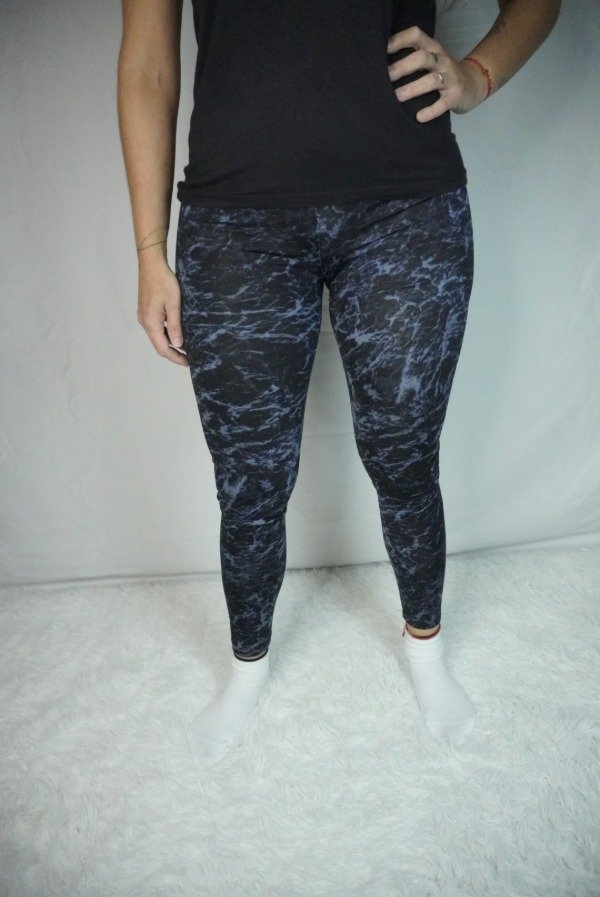 Producto - CALZA ESTAMPADAS CON FRIZA NEGRO Y AZUL