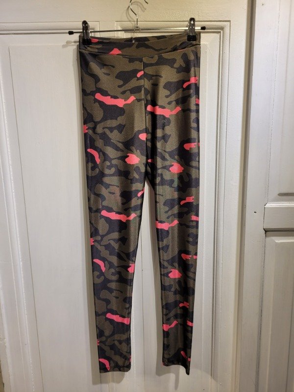Producto - Calza camuflada verde y fucsia Talle S - PRECIO: 20X