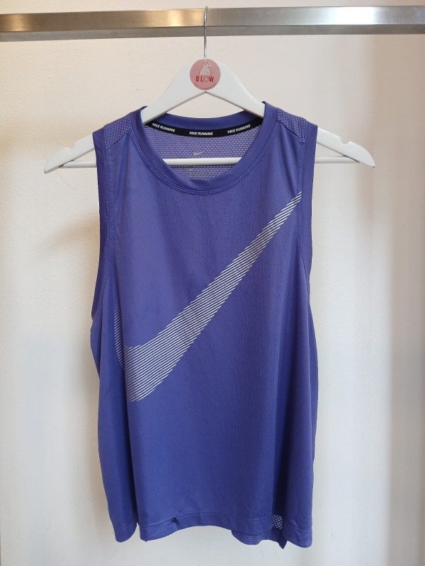 Producto - Musculosa NIKE VIOLETA (M)