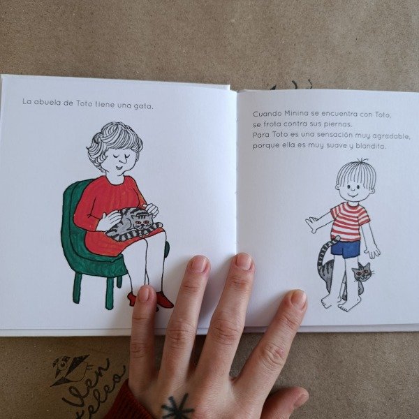 Producto - Toto juega con minina - 1