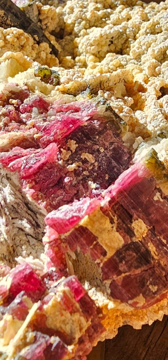 Producto - Turmalina sandía + lepidolita + cuarzo, con zonas botroidales - 3