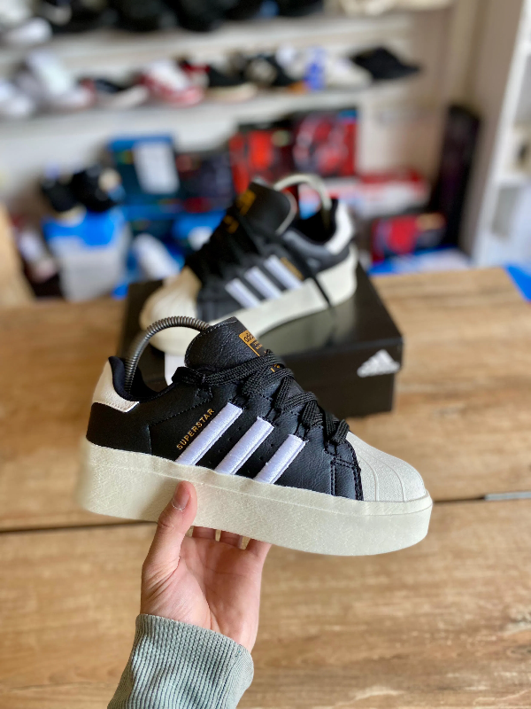 Producto - ADIDAS SUPERSTAR NEGRAS CON PLATAFORMA