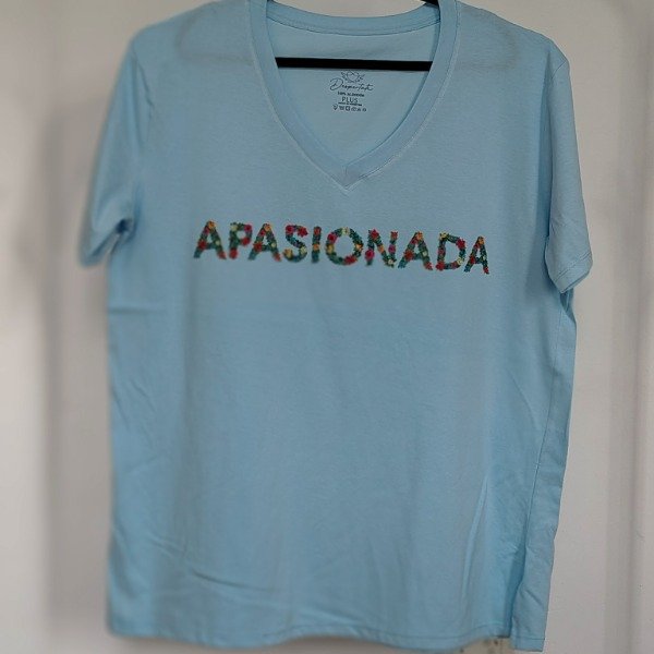 Producto - Remera Apasionada Plus Celeste Escote V