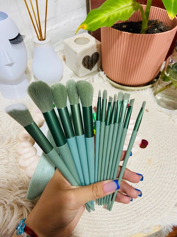 Producto - Set de 13 Brochas con Estuche