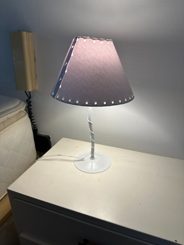 Producto - PAR VELADORES DE HIERRO CON PANTALLA. PRECIO POR AMBOS #11859