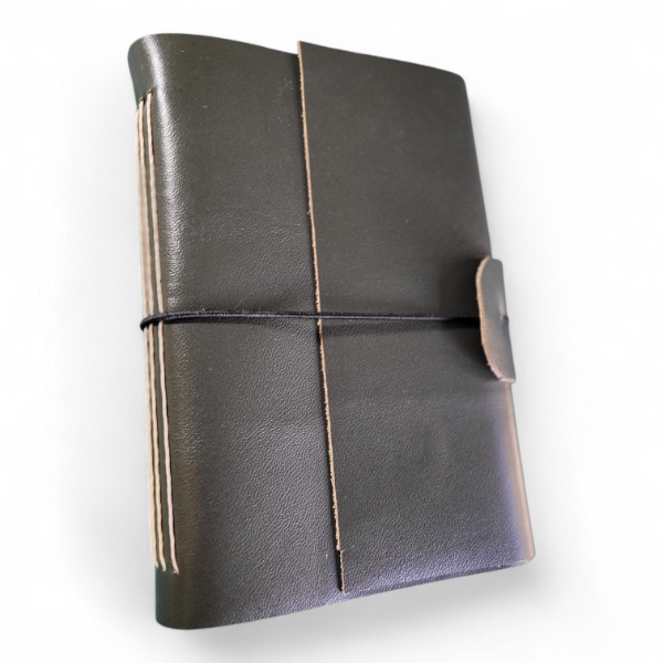 Producto - Bitácora A6 (11x15) de Cuero Verde Oscuro