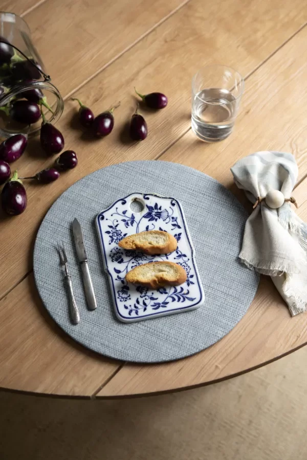 Producto - Plato de Sitio Cuerina Gris Tramada
