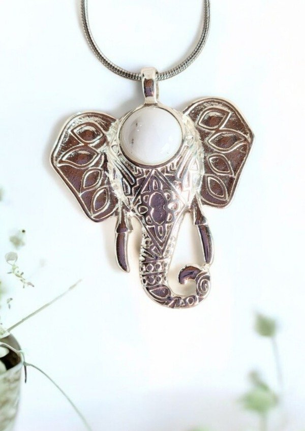 Producto - Collar. Elefante (Cuarzo Blanco)