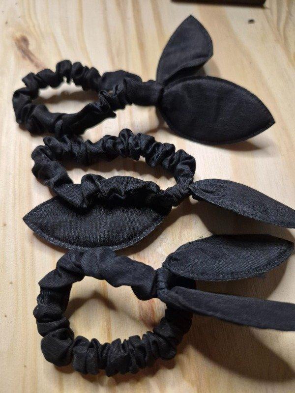 Producto - Mini Scrunchies Orejitas Docena Negro