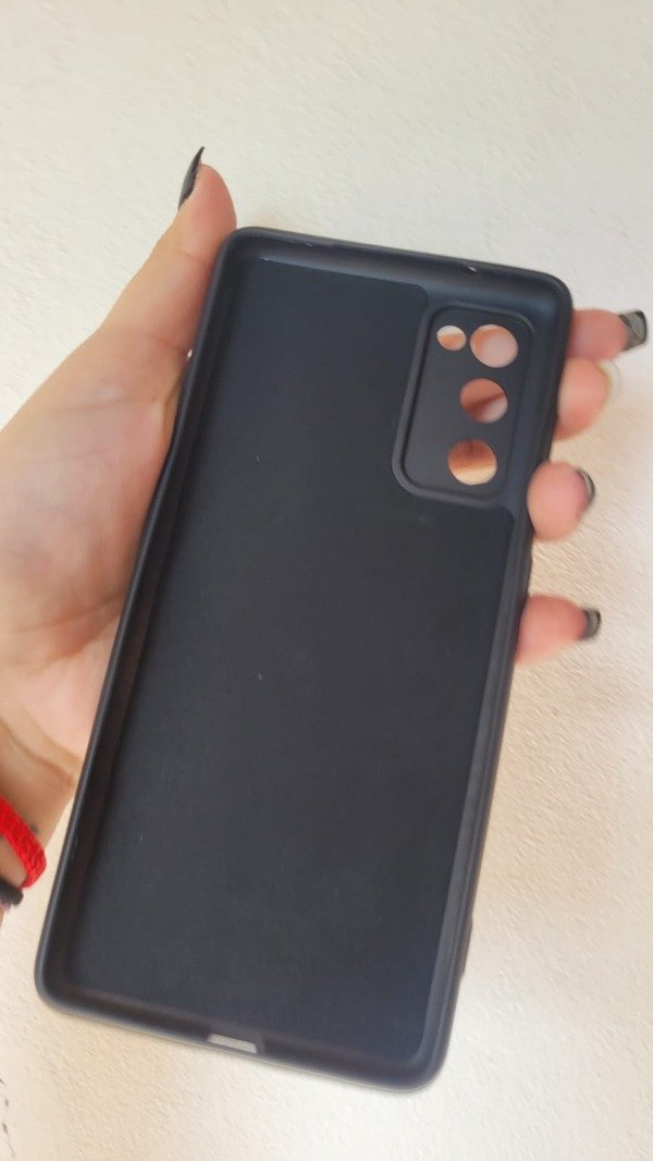 Producto - S20 fe silicona con felpa negra