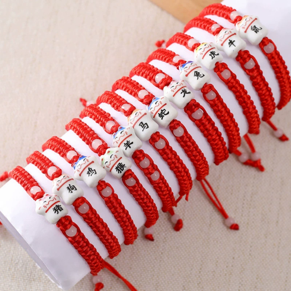 Producto - LW1-0083 PULSERA HILO ROJO CON GATITO DE FORTUNA CON HOROSCOPO CHINO