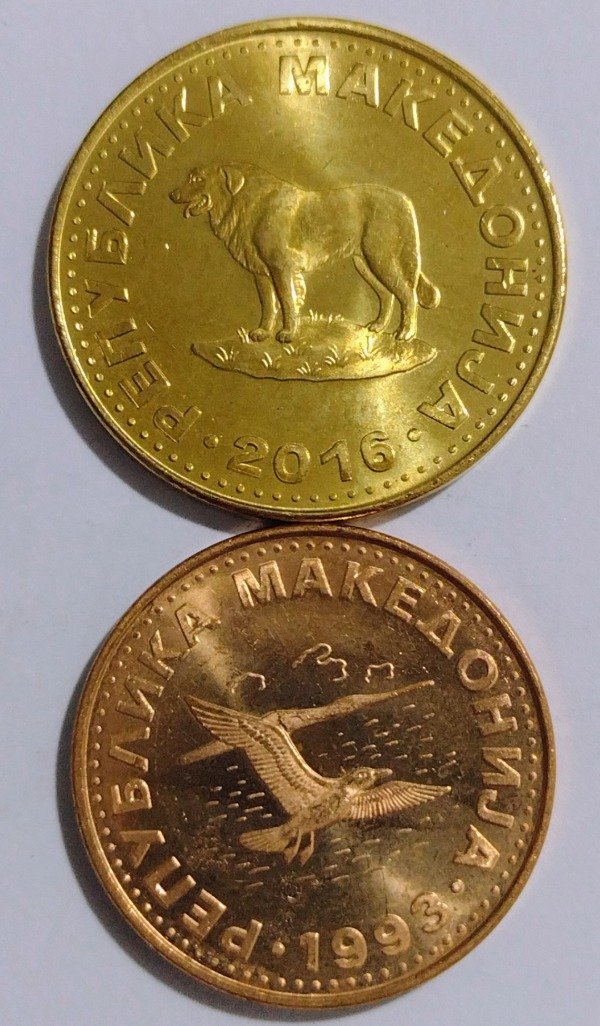 Producto - Macedonia lote de 2 monedas: 50 deni 1993 y 1 denar 2016