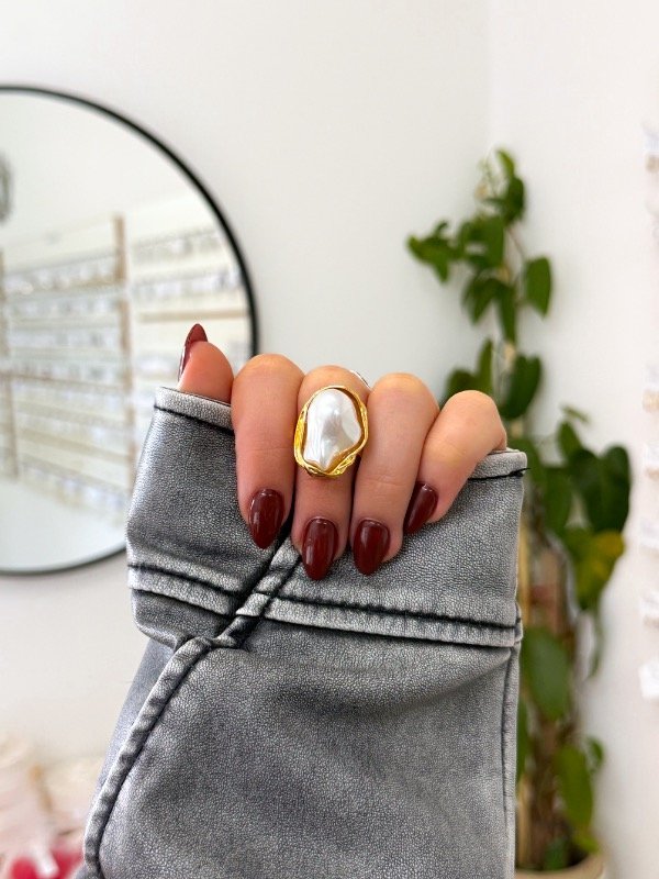 Producto - Anillo bañado en oro perla irregular grande
