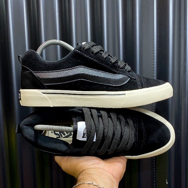 Producto - Vans Knu negra /suela beige