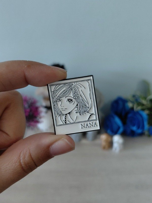 Producto - Pin metalizado - Nana #0704