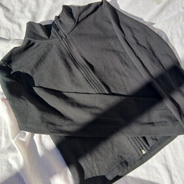 Producto - Campera negra