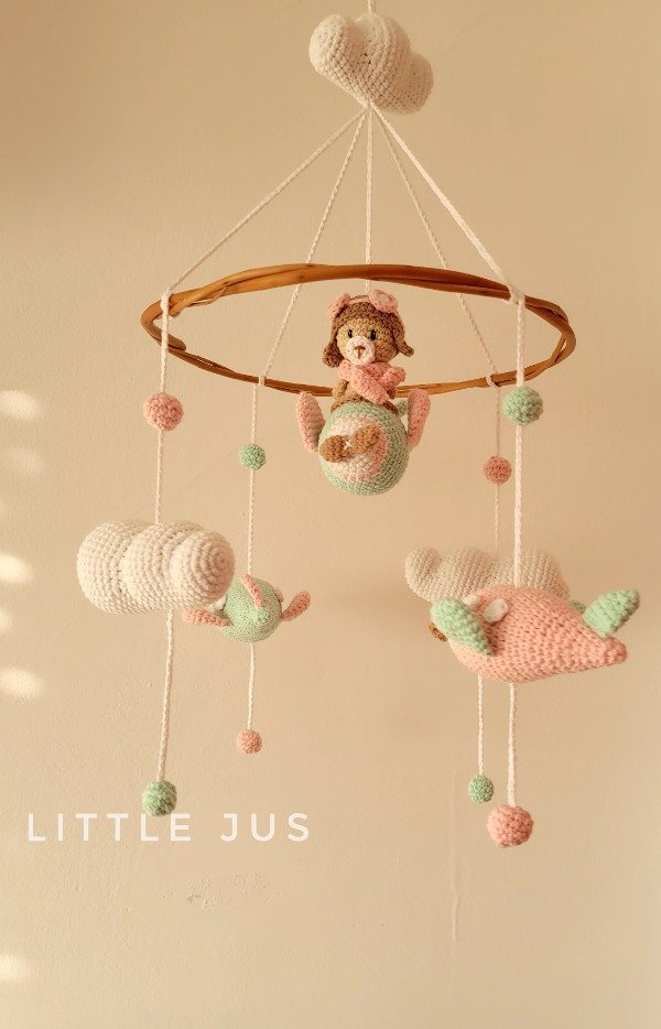 Producto - Móvil Aviador Tejido a Mano en Crochet