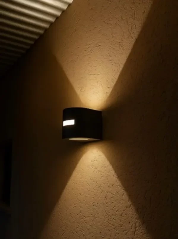 Producto - Aplique Bidireccional Led Para Interior Y Exterior Negro
