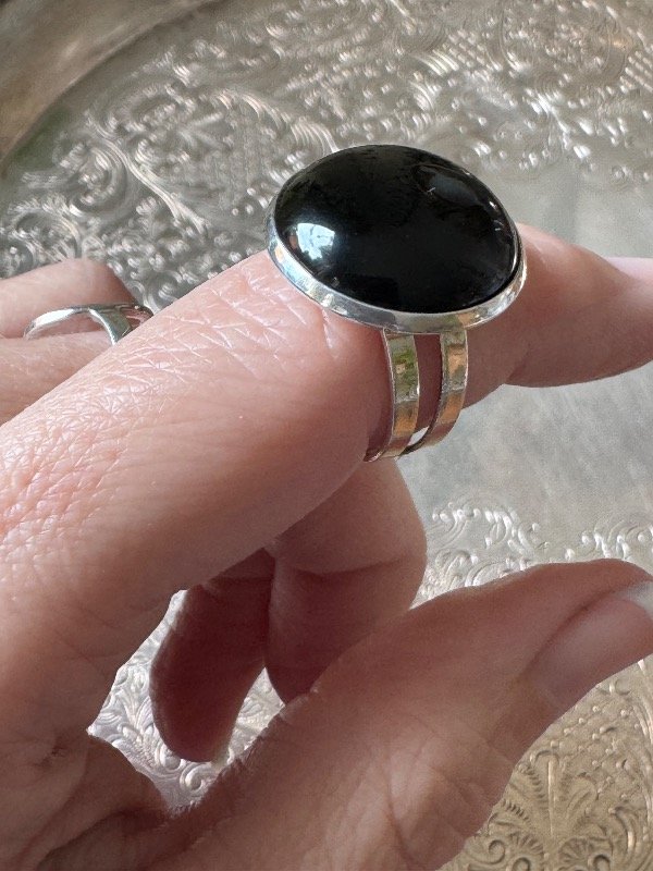 Producto - Anillo redondo negro regulable - 1