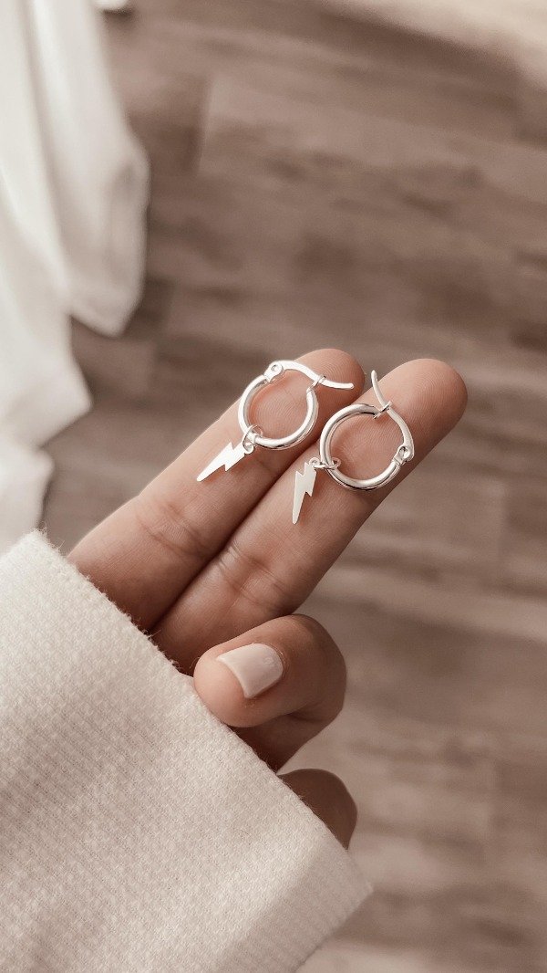 Producto - Argollas Denisse con dije de Rayo AB