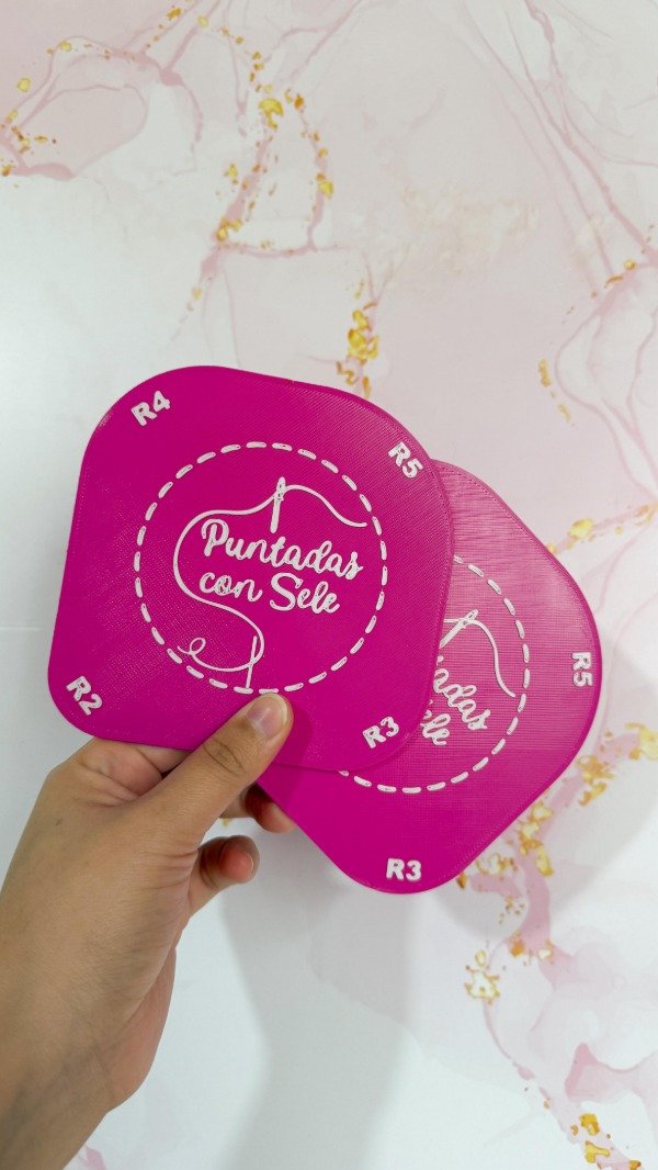 Producto - Regla de curvas fucsia