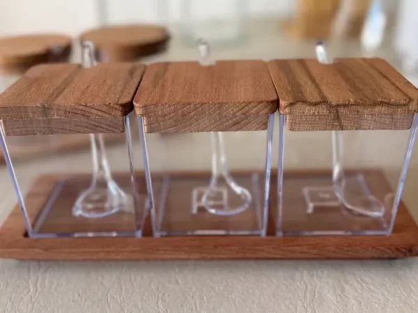 Producto - SET X3 RECIPIENTE ACRILICO C/ CUCHARA Y BASE Y TAPAS DE MADERA