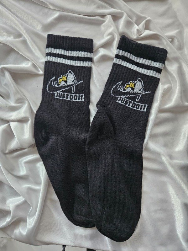 Producto - MEDIAS NEGRAS NIKE SNOOPYS (A29 M)