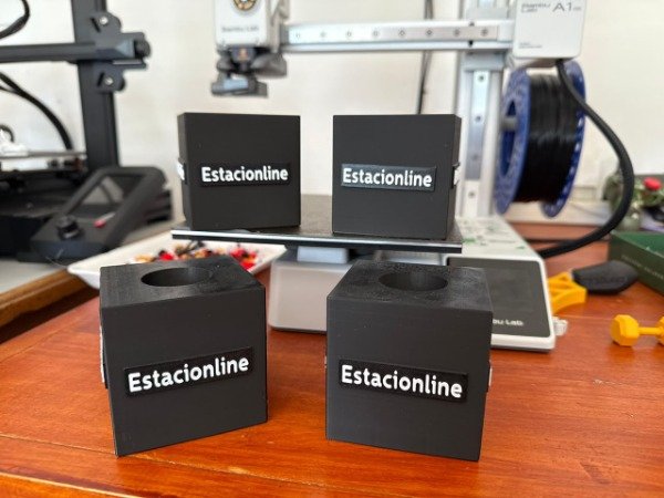Producto - Soporte para DJI MIC + CUBO con Logos - Ideal podcast o medio de comunicación - 4