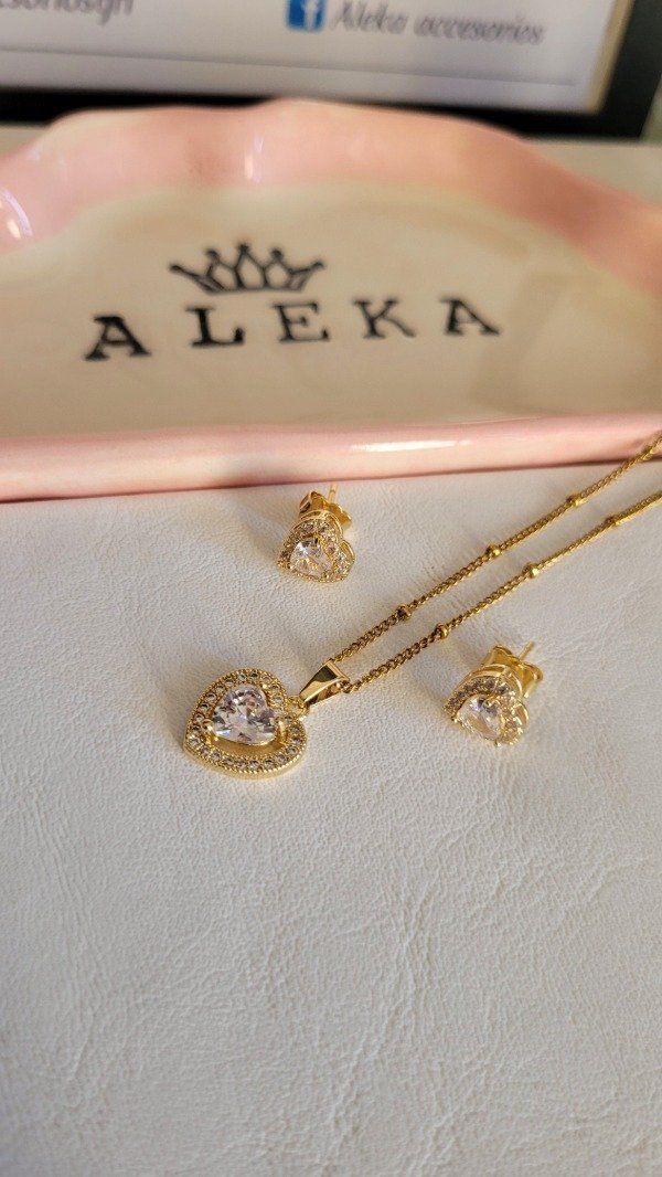 Producto - Conjunto collar y aros corazón con cubic y micropavé  de acero dorado - 2