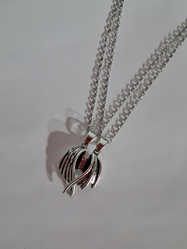 Producto - Collares imantados angel y demonio