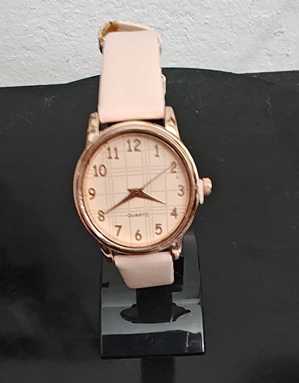 Producto - Reloj Redondo Esfera Dorada Malla Eco Cuero Rosa Dior