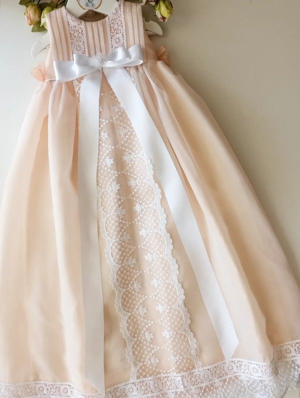 Producto - Faldón Ropón Europeo Largo Artesanal Organza Blanco y Salmon