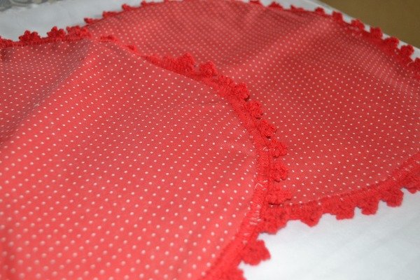 Producto - INDIVIDUAL TELA PUNTILLA A CROCHET ROJO