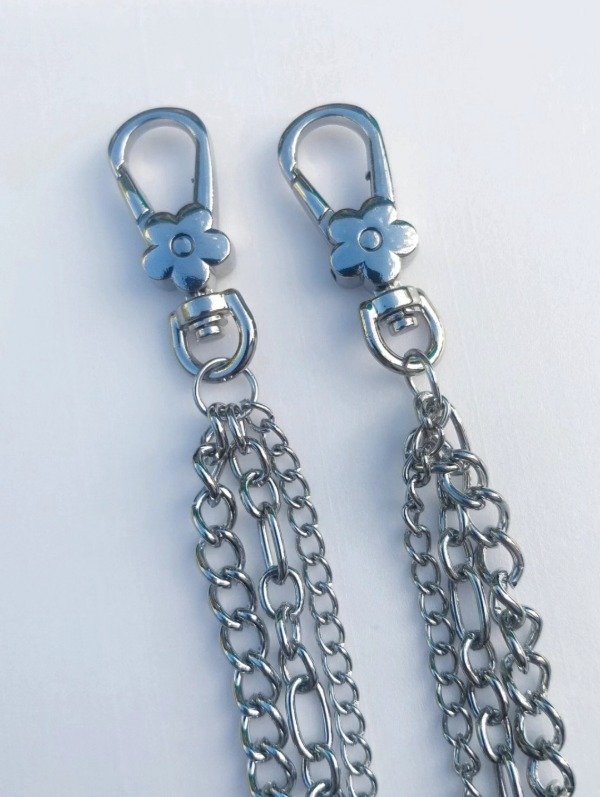 Producto - Cadena pantalón triple con mosquetón flor