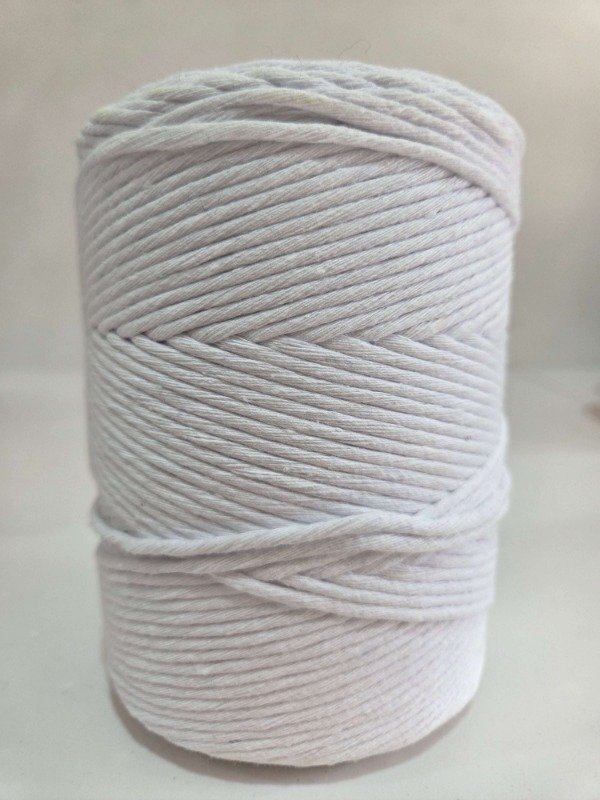 Producto - Hilo de algodón retorcido MACRAME 27 hebras 1/2 kg  BLANCO