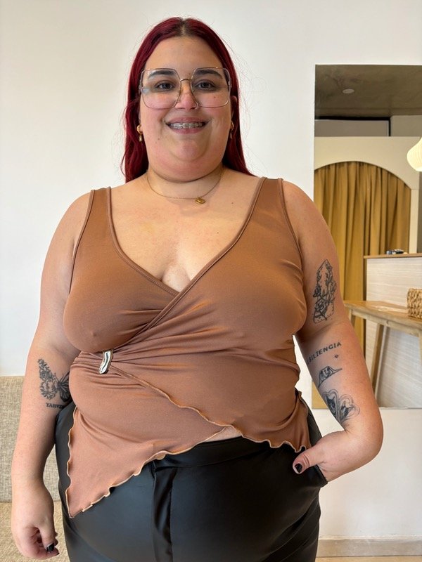 Producto - Musculosa AVA marron