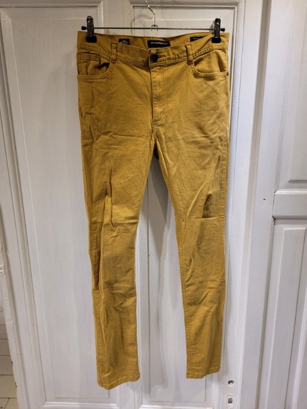 Producto - Pantalón KEVINGSTON mostaza Talle 18 años - PRECIO: 24X