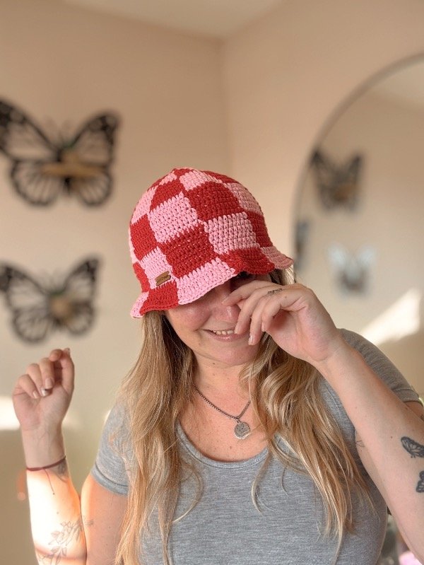Producto - Bucket Hat Rojo y Rosa