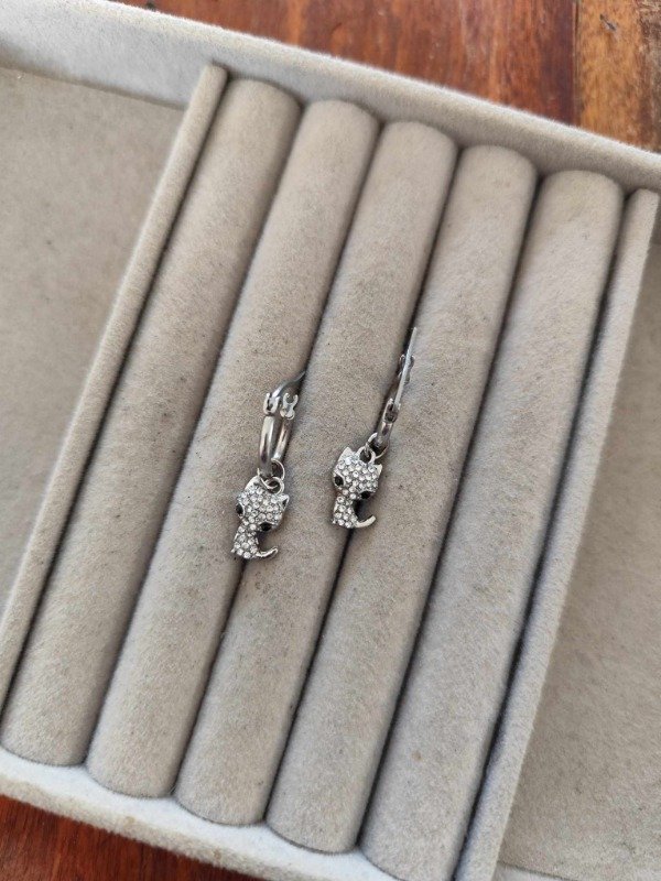 Producto - Aros argolla gatito con strass. Acero quirúrgico
