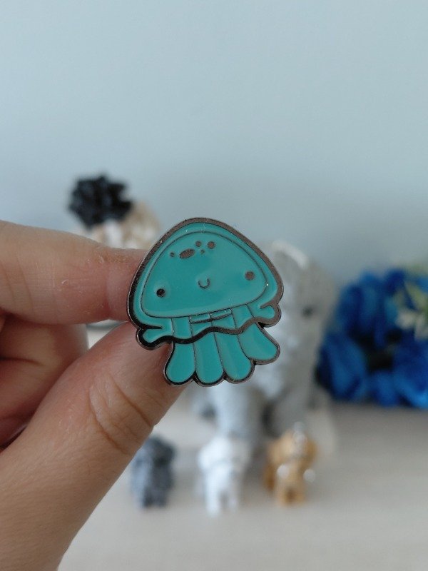 Producto - Pin metalizado - Medusa #2322