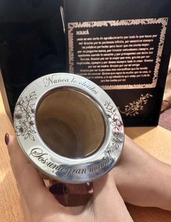 Producto - Foto grabado para Mamá  Mate+caja +bombilla personalizada COMBO