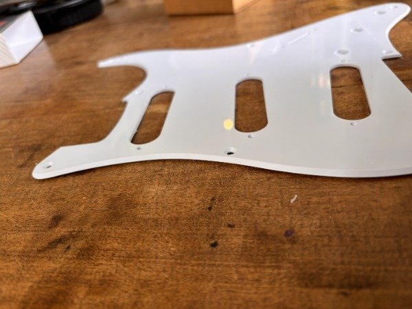 Producto - Pickguard SSS 1 capa 8 agujeros Blanco - 2