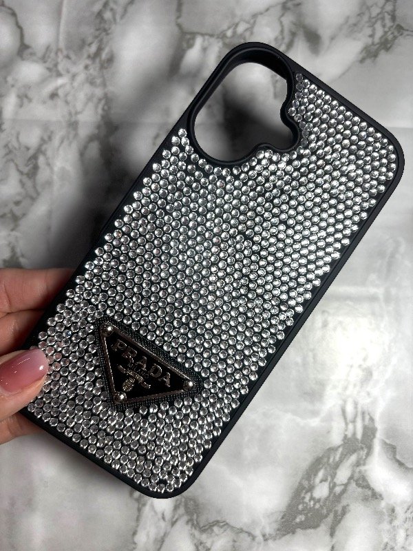 Producto - Case Prada negro y plateado Iph 15