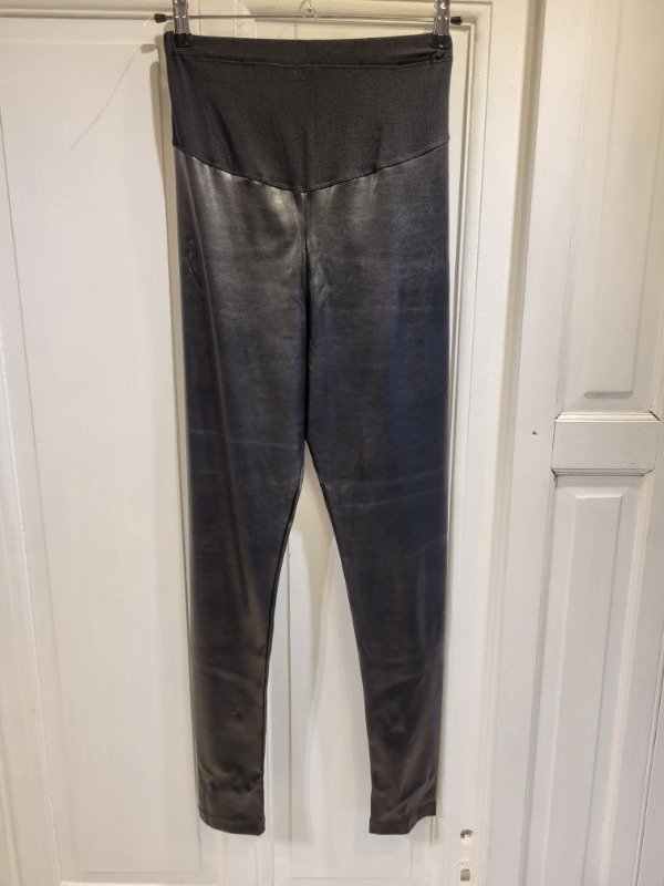 Producto - Pantalón ecocuero negro para embarazada Talle S - PRECIO: 36X