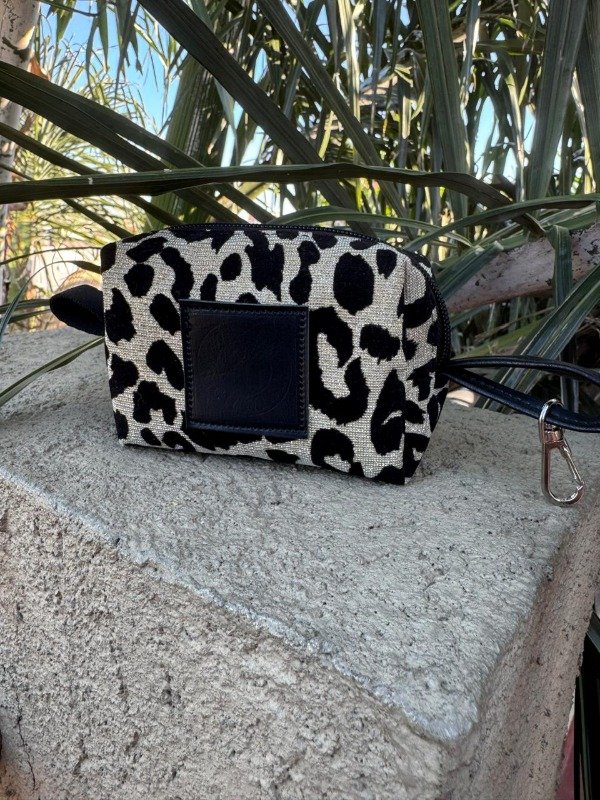 Producto - Monedero porta cargador -Animal print