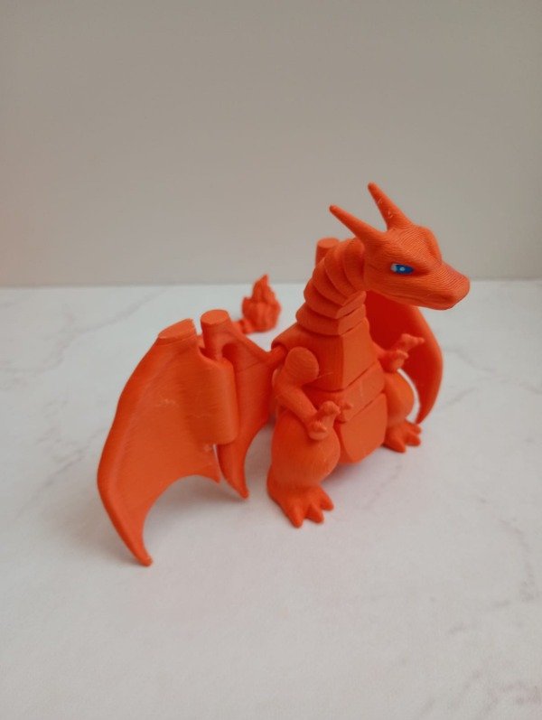 Producto - Charizard articulado.