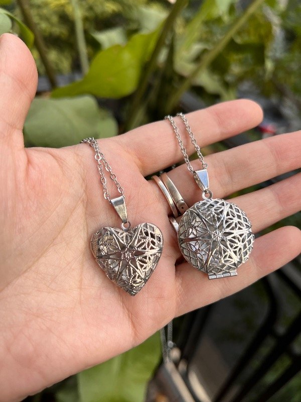 Producto - 2 collares de acero relicarios