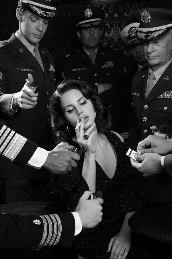 Producto - LANA DEL REY (BLANCO Y NEGRO)